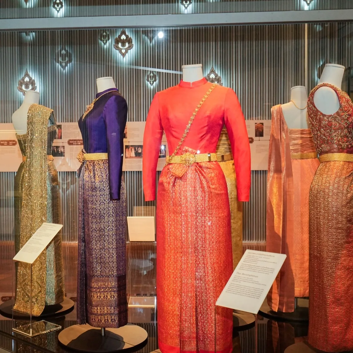 The 8 Royal Thai Costumes At The Old Siam Plaza