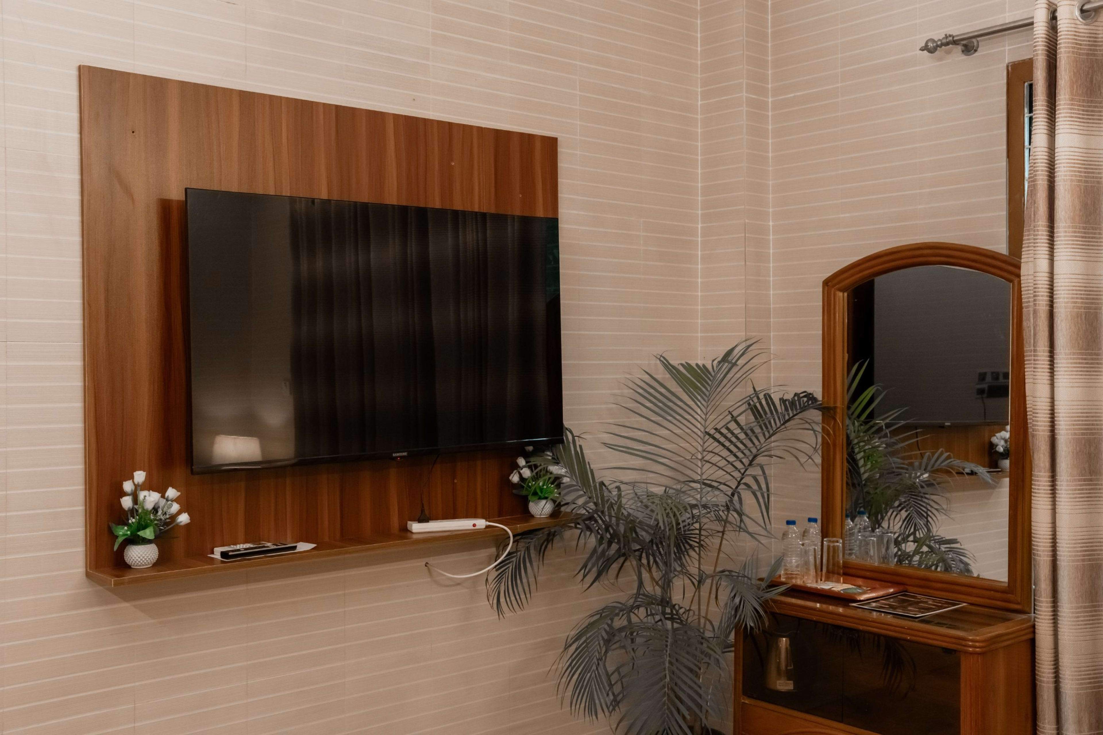 West Side Deluxe Room — photo 13
