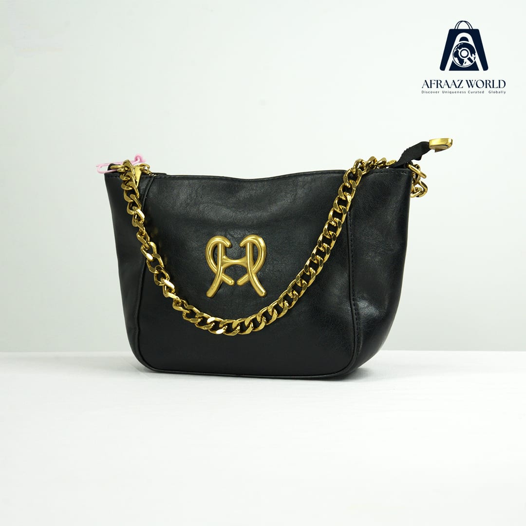 High Quality Classic Black Leather Shoulder Bag with Bold Golden Chain – Afraaz World
