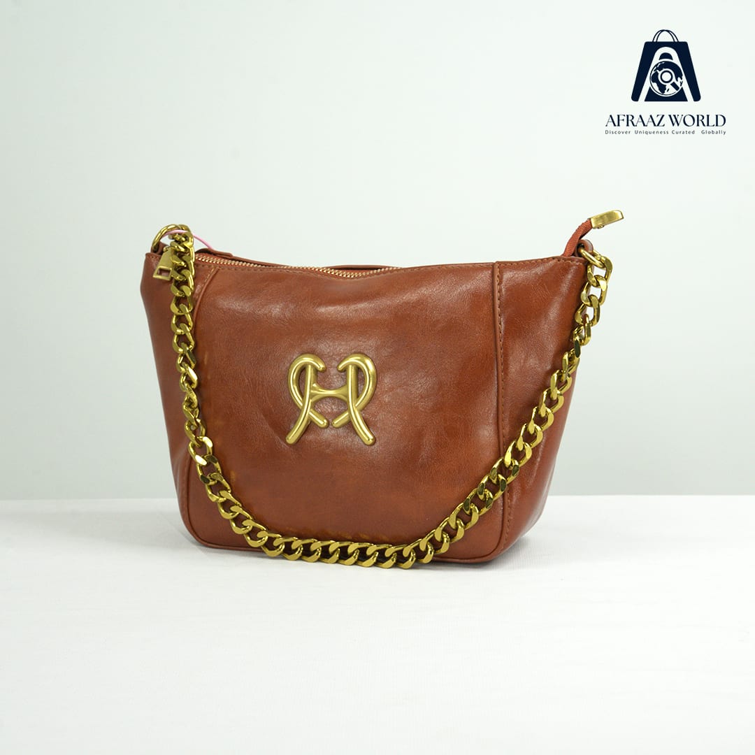 High Quality Classic Black Leather Shoulder Bag with Bold Golden Chain – Afraaz World
