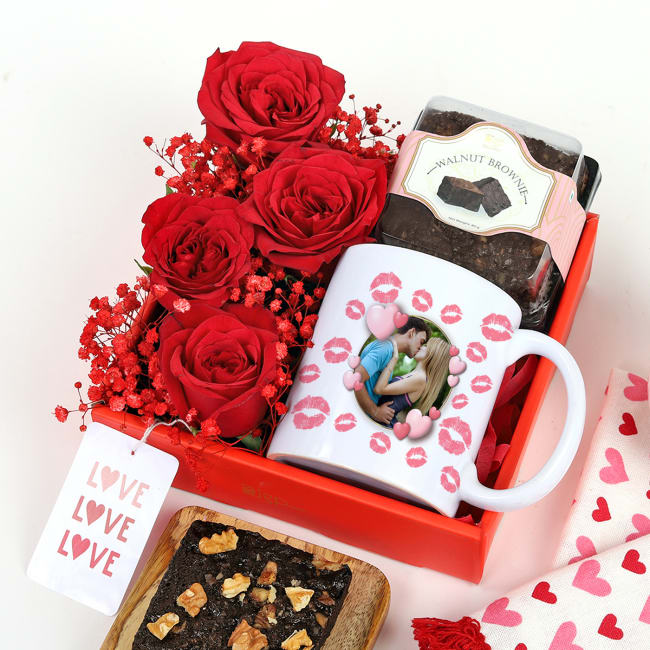 Shop valentine gifts for you and your lover(s) on JoyRibbons. We deliver to anywhere in Nigeria.