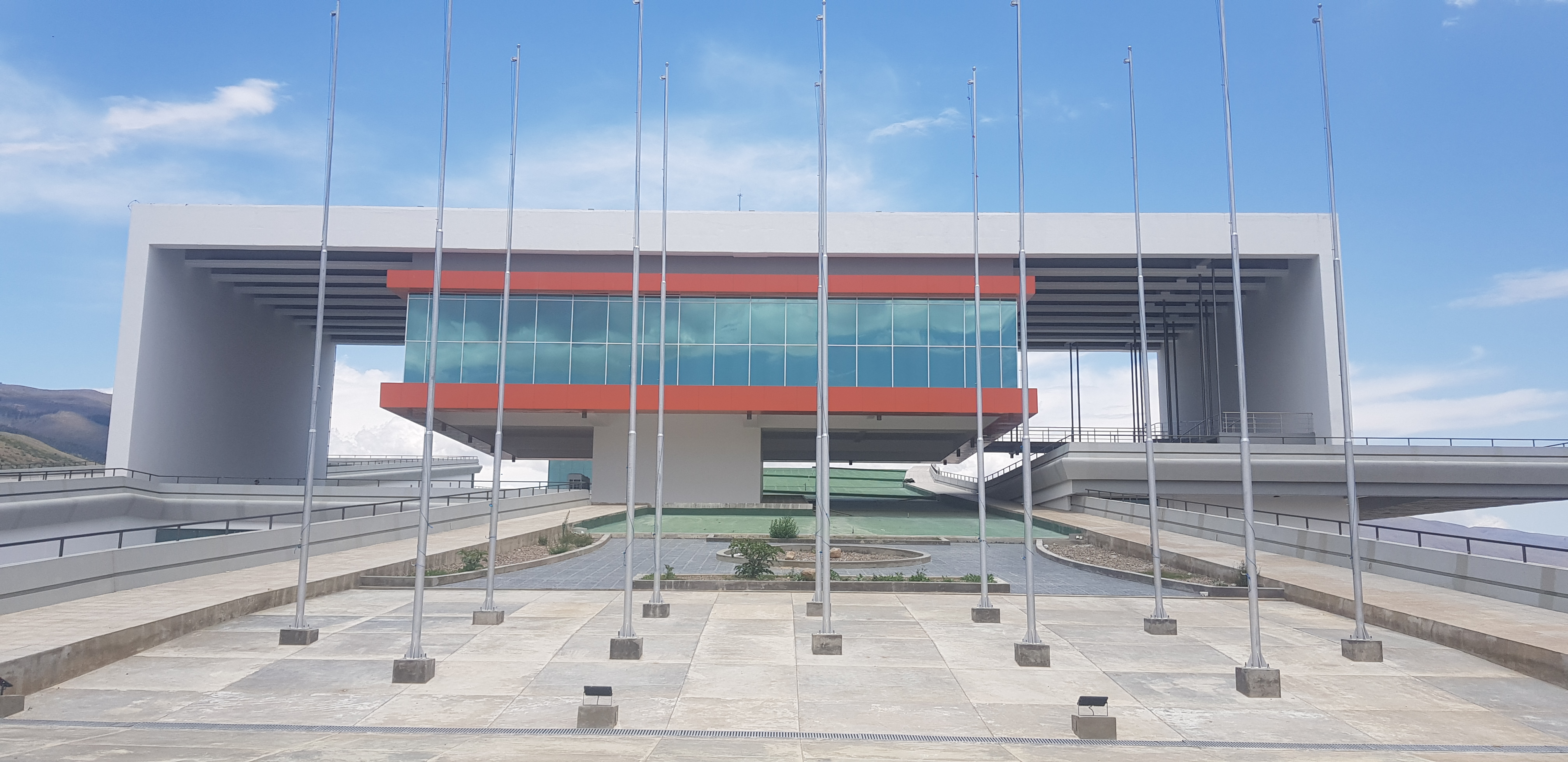 SEDE DEL PARLAMENTO UNASUR CONSTRUCCION DE OBRAS COMPLEMENTRIAS ESTRUCTURA METALICA DESMONTABLE