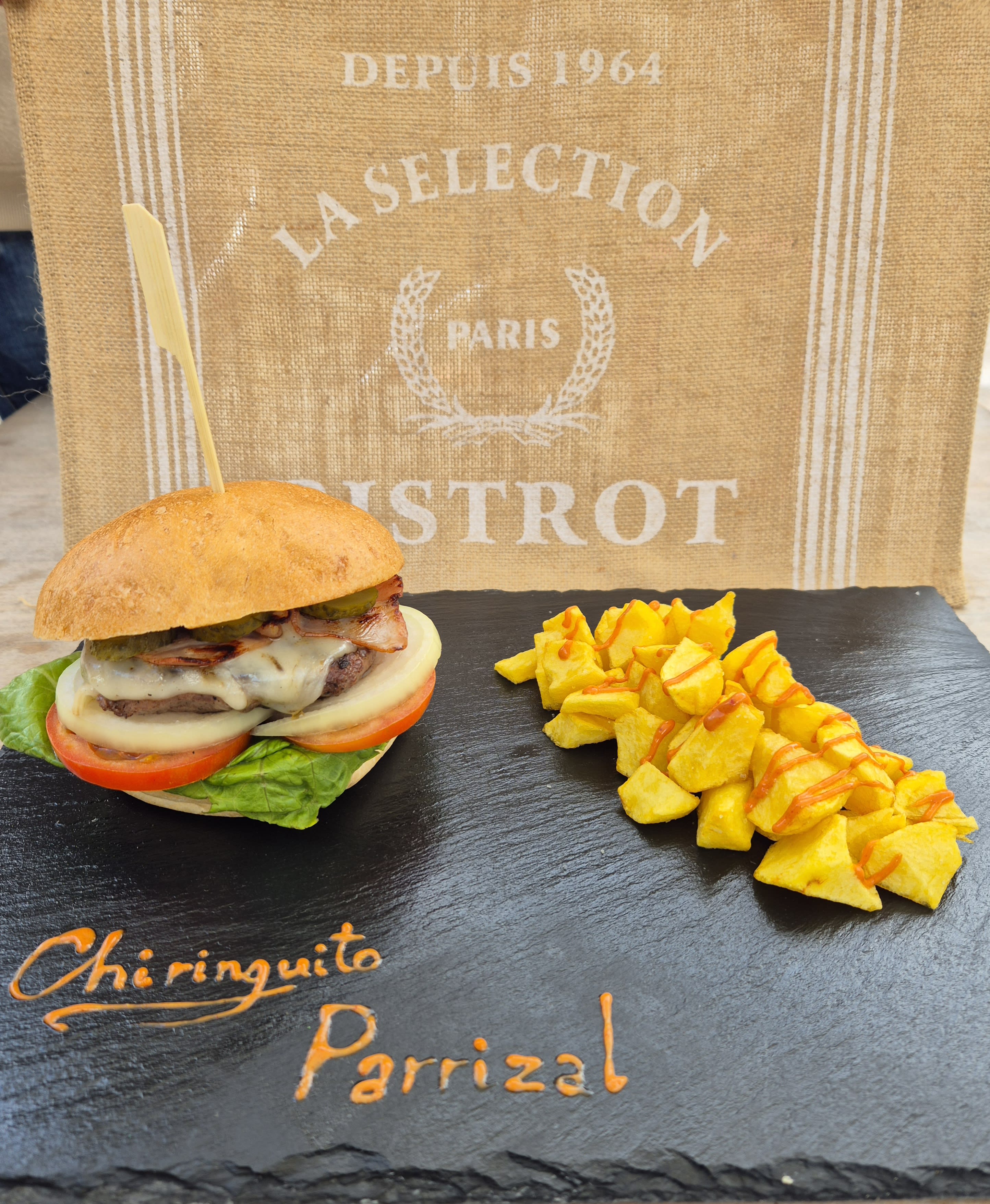 Hamburguesa con rulo de Cabra | Carta Chiringuito Parrizal de Beceite
