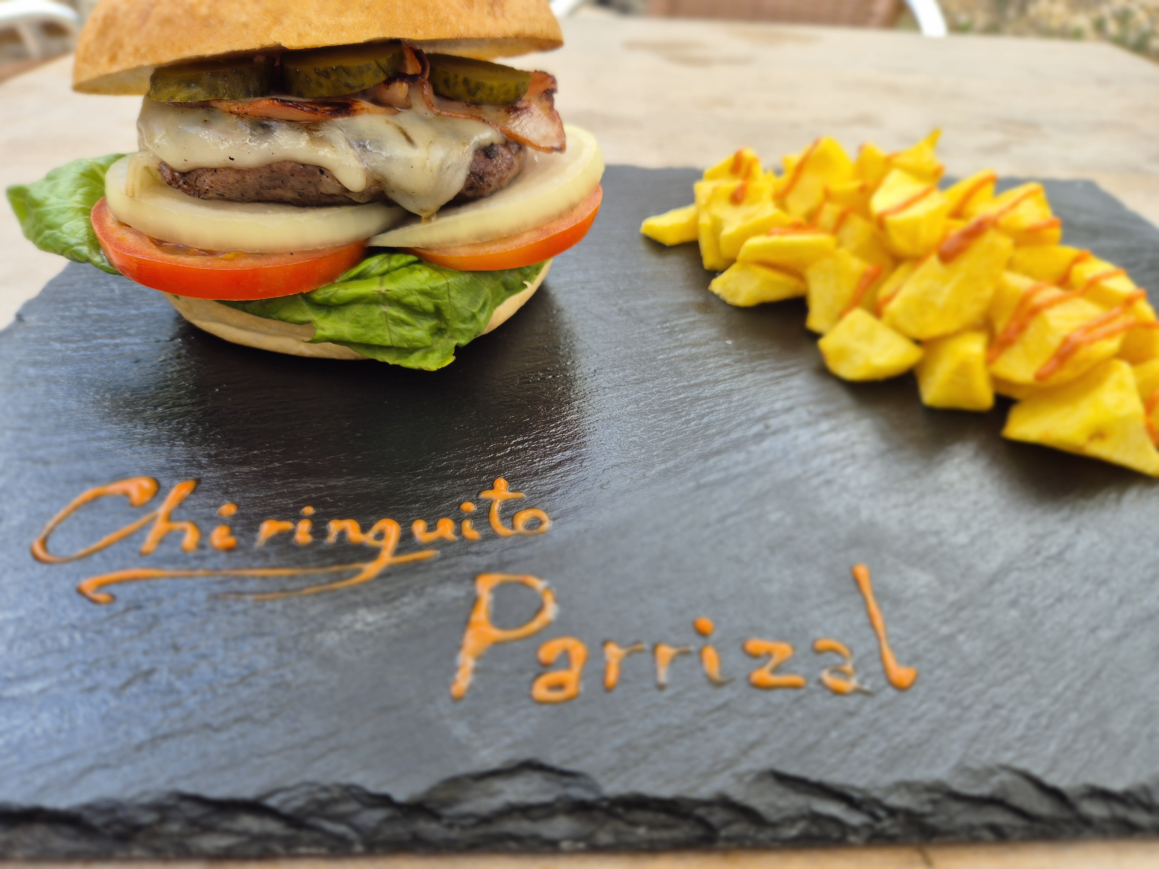 Hamburguesa a la Pimienta | Carta Chiringuito Parrizal de Beceite