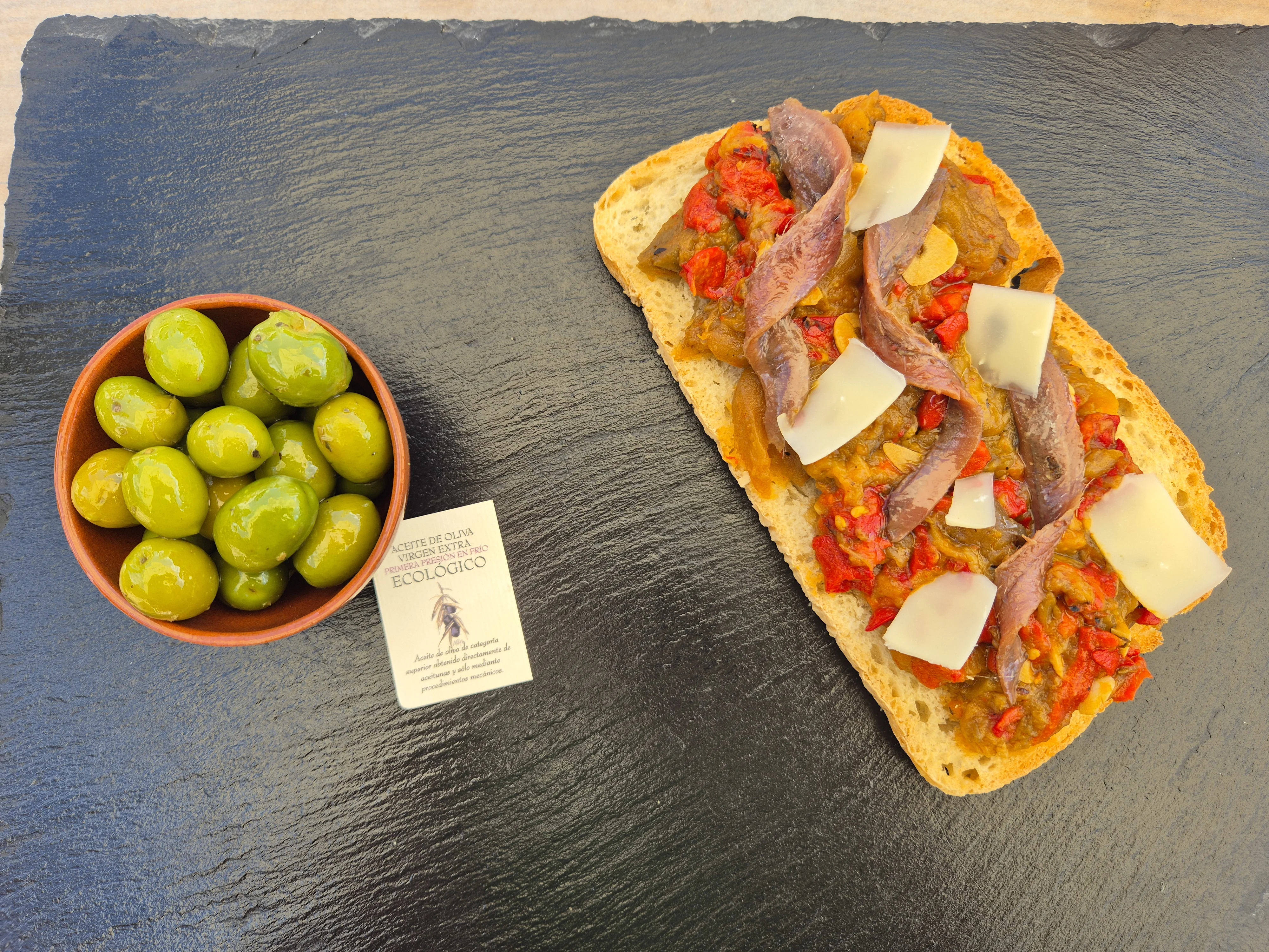 Zapata de escalivada con anchoas - Chiringuito Parrizal de Beceite