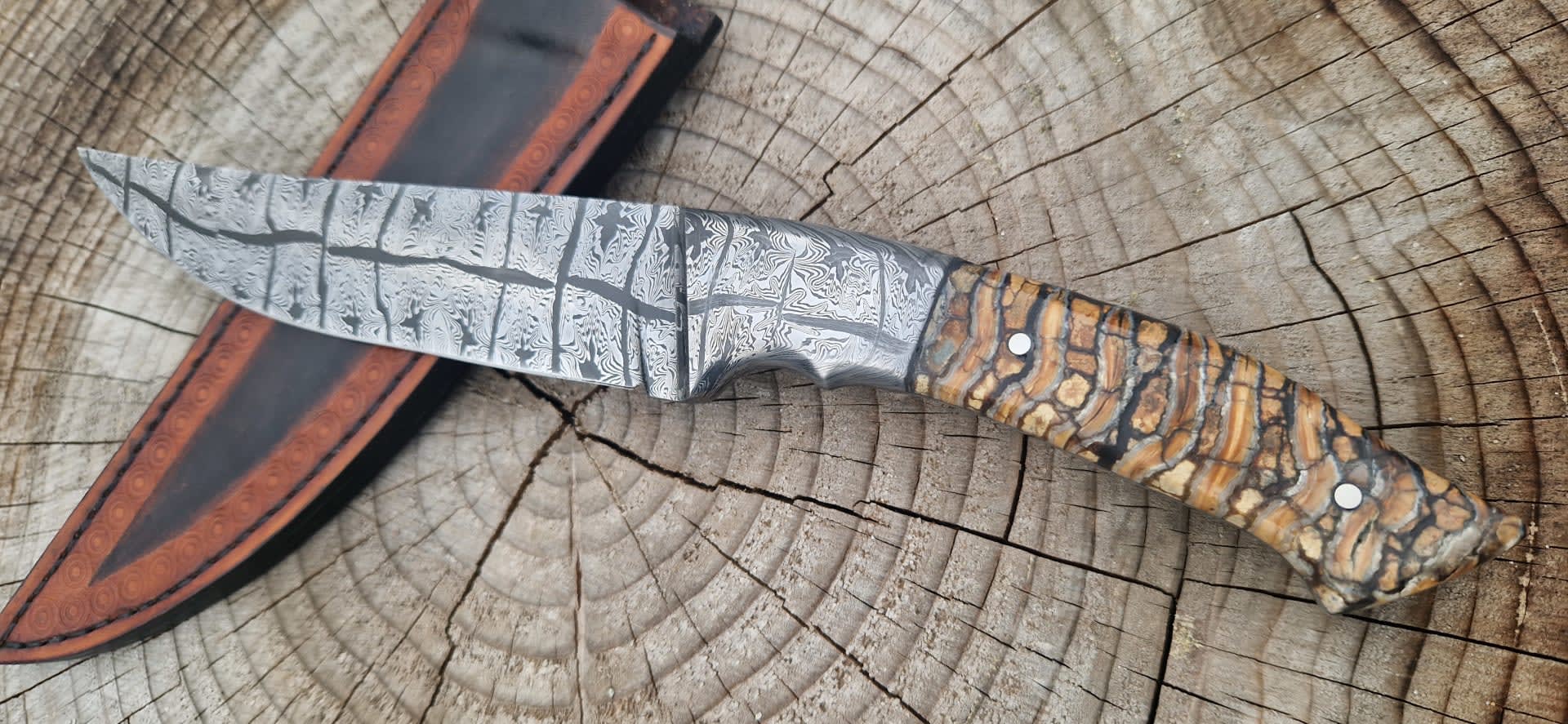 Le Belledonne – couteau artisanal en Damas 90MCV8 / 15N20