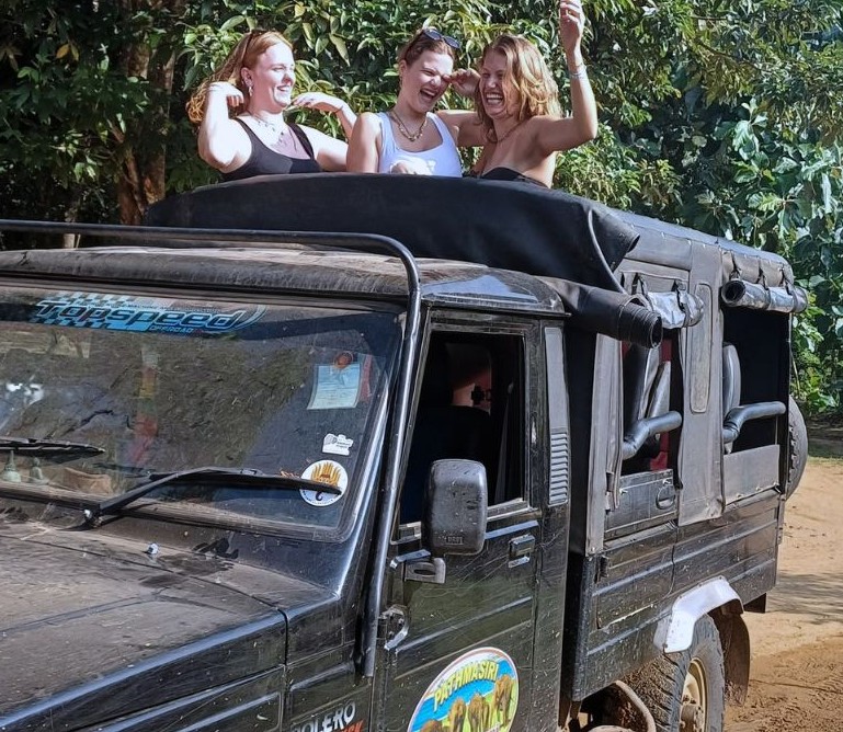 Community Shared jeep Safari