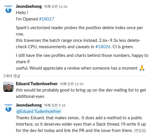 Iceberg Slack #dev 채널에 올린 리뷰 요청과, 메일링 리스트로 가져가 보자는 Eduard Tudenhoefner 의 답글.