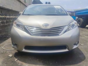 2015 TOYOTA Sienna