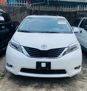 2015 TOYOTA Sienna