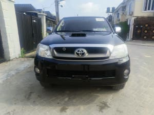 2010 TOYOTA Hilux