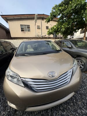 2013 TOYOTA Sienna