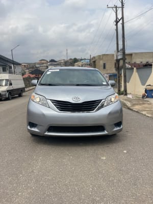 2016 TOYOTA Sienna