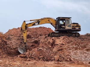 2001 CATERPILLAR excavator