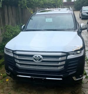 2026 TOYOTA Landcruiser 300