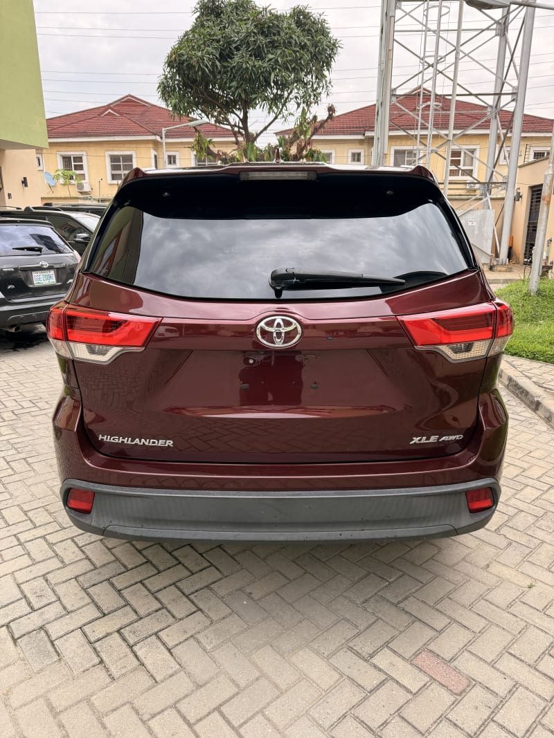 TOYOTA Highlander XLE Eti Osa