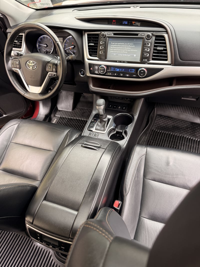 TOYOTA Highlander XLE Eti Osa