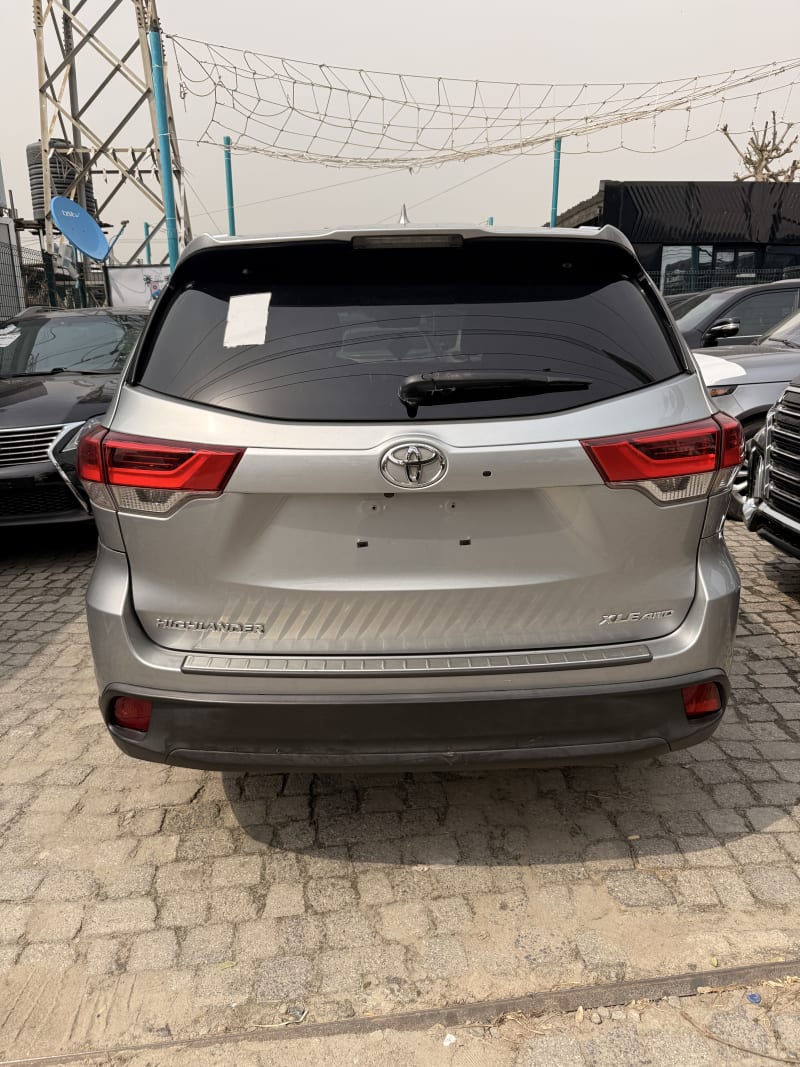 TOYOTA Highlander Limited Eti Osa