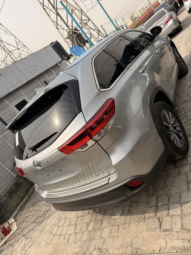 TOYOTA Highlander Limited Eti Osa