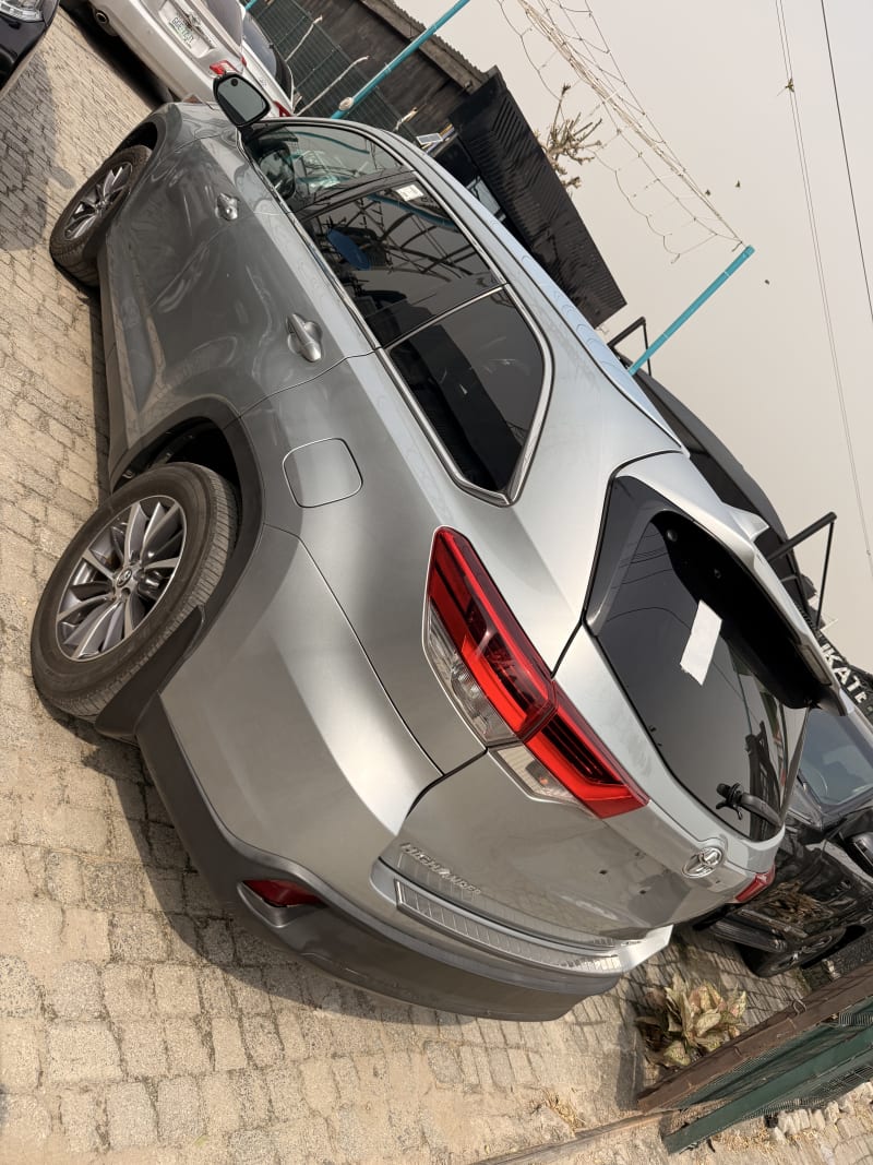 TOYOTA Highlander Limited Eti Osa