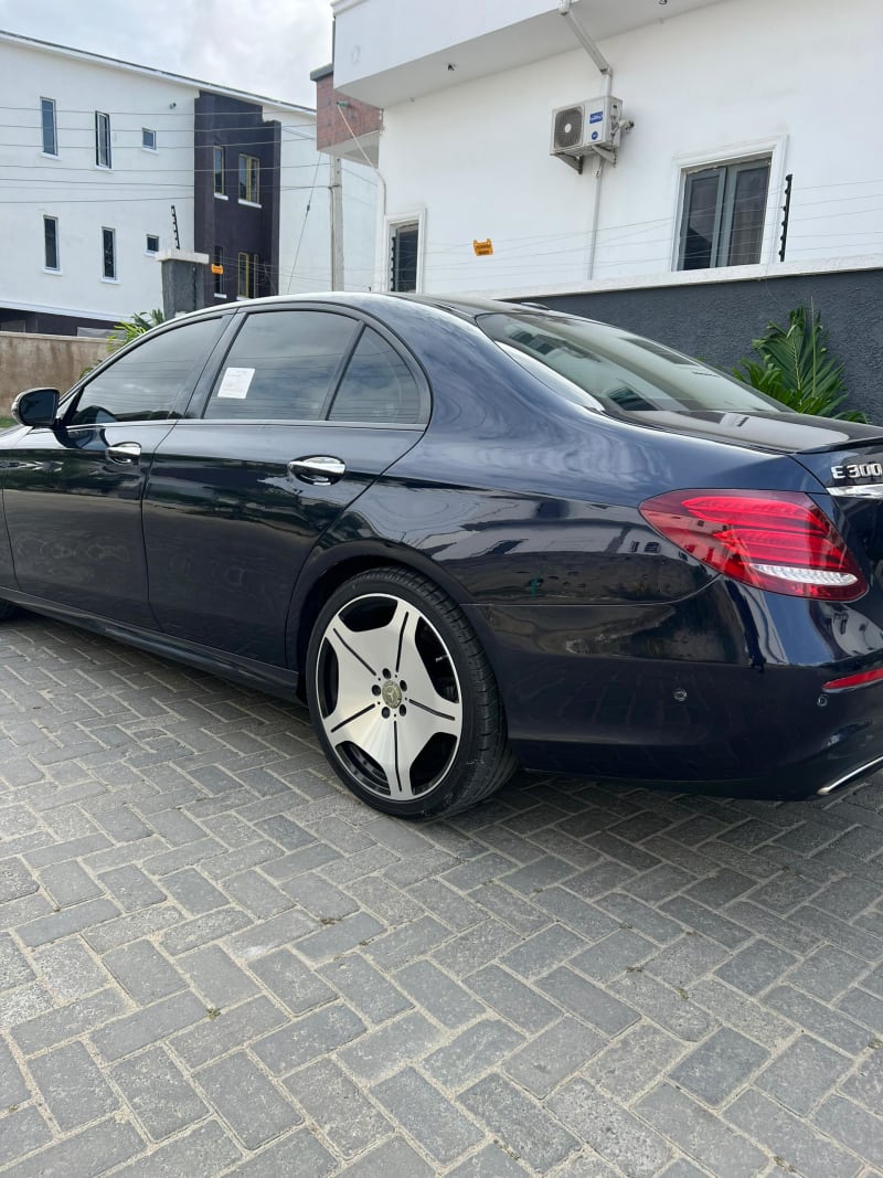 MERCEDES-BENZ MERCEDES-BENZ E-Class E300 Eti Osa