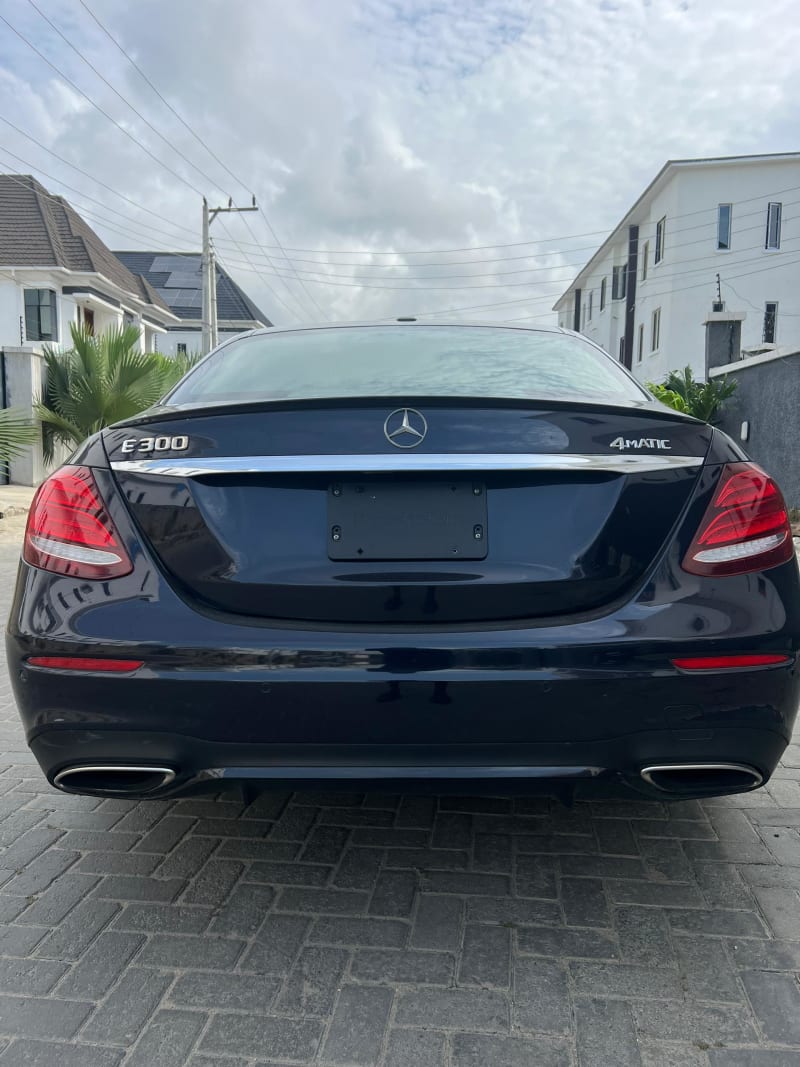 MERCEDES-BENZ MERCEDES-BENZ E-Class E300 Eti Osa