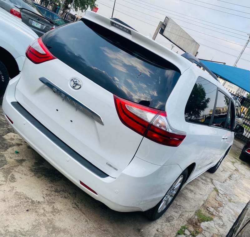 TOYOTA TOYOTA Sienna Limited Oshodi-Isolo