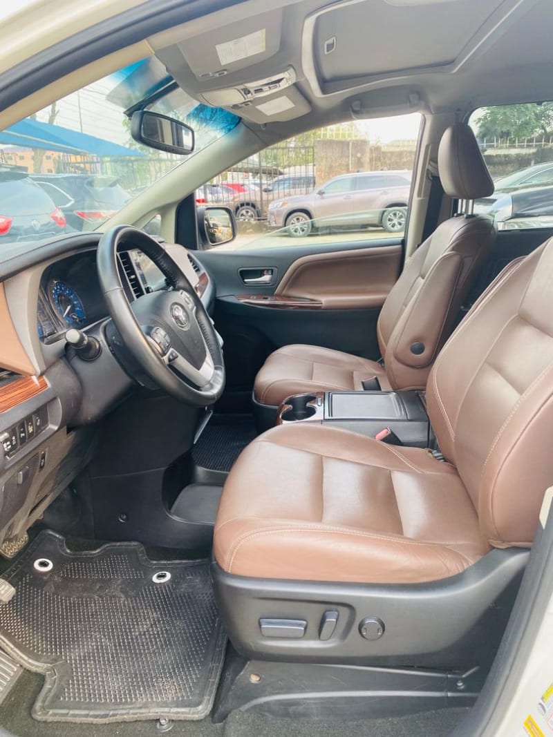 TOYOTA TOYOTA Sienna Limited Oshodi-Isolo