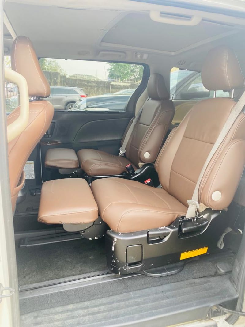TOYOTA TOYOTA Sienna Limited Oshodi-Isolo