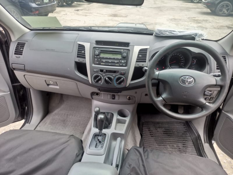 TOYOTA TOYOTA Hilux Hilux 3.0 D-4D 4x4 Dakar D-Cab Dsl PU MY13 Oshodi-Isolo
