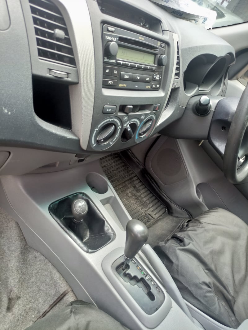 TOYOTA TOYOTA Hilux Hilux 3.0 D-4D 4x4 Dakar D-Cab Dsl PU MY13 Oshodi-Isolo