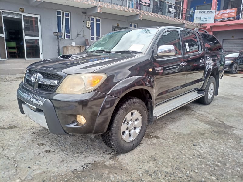 TOYOTA TOYOTA Hilux Hilux 3.0 D-4D 4x4 Dakar D-Cab Dsl PU MY13 Oshodi-Isolo