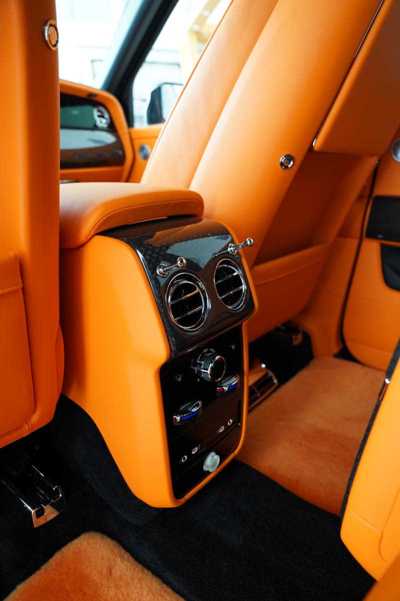 ROLLS-ROYCE RR Cullinan Cullinan 6.8T Black Badge V12 AWD AT Eti Osa