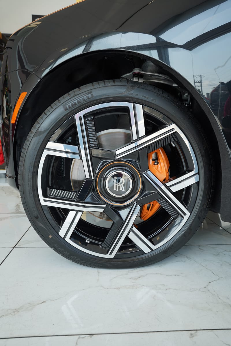 ROLLS-ROYCE RR Cullinan Cullinan 6.8T Black Badge V12 AWD AT Eti Osa