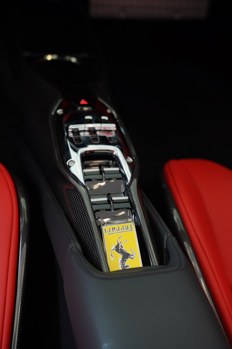 FERRARI FERRARI SF90 SF90 Spider V8 AWD PHEV Coupe AT Eti Osa