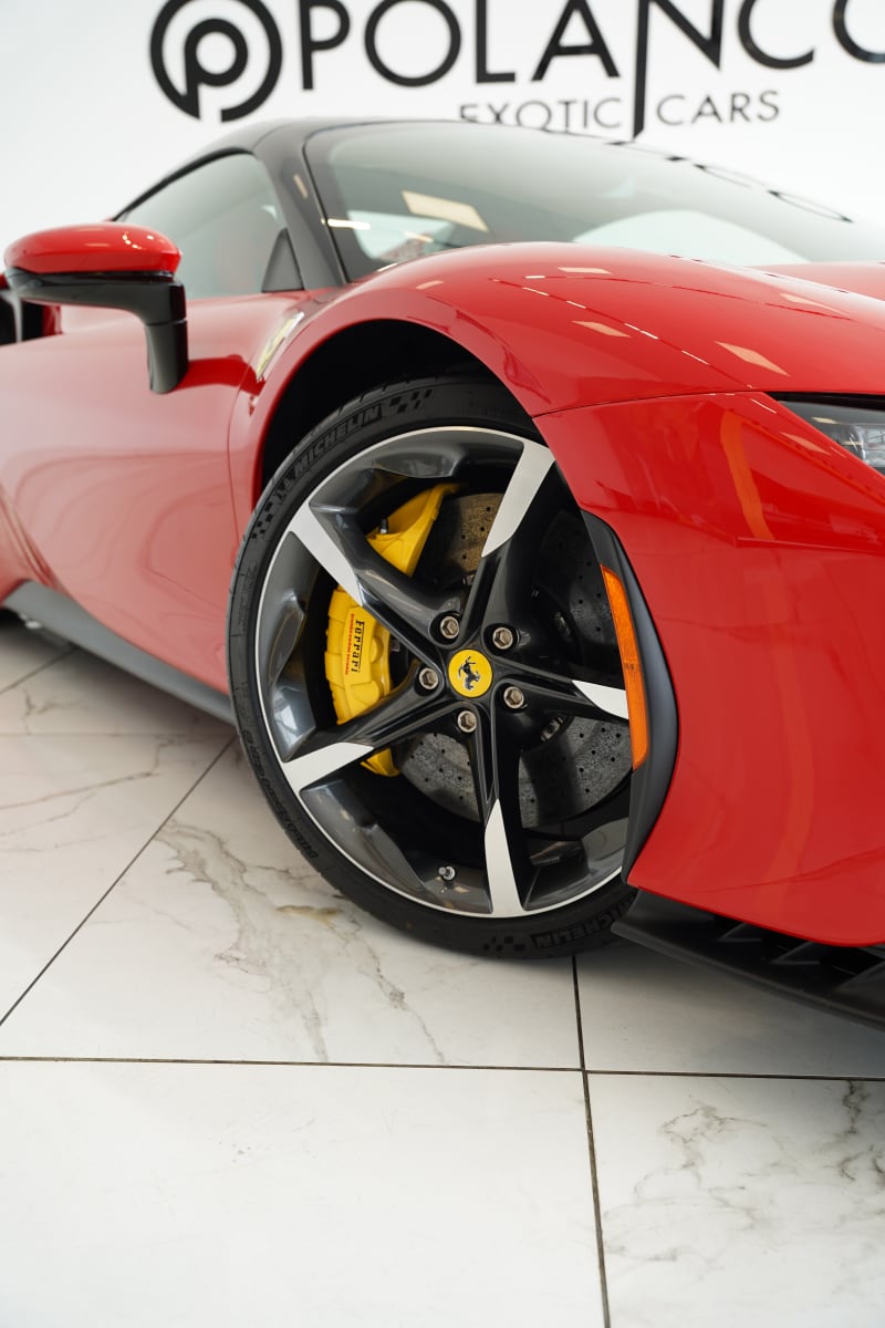 FERRARI FERRARI SF90 SF90 Spider V8 AWD PHEV Coupe AT Eti Osa
