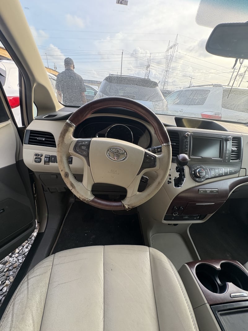 TOYOTA Sienna XLE Oshodi-Isolo