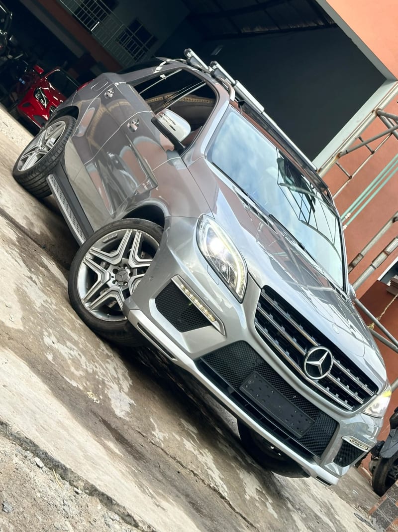 MERCEDES-BENZ M-Class ML 500 V8 4x4 7-sp G-Tronic Ojo