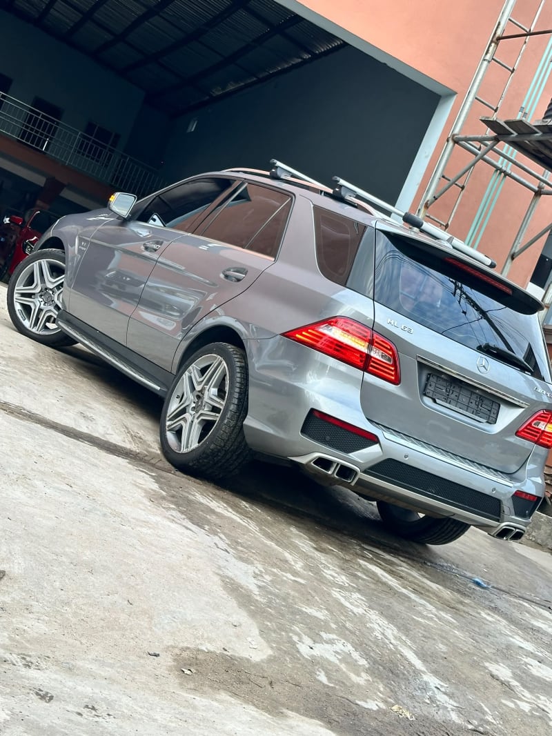 MERCEDES-BENZ M-Class ML 500 V8 4x4 7-sp G-Tronic Ojo