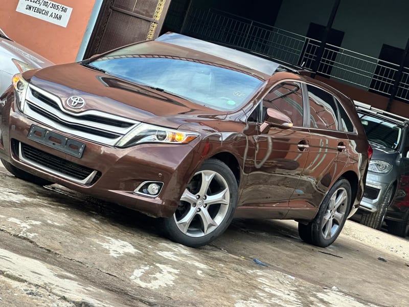 TOYOTA VENZA Limited Ojo
