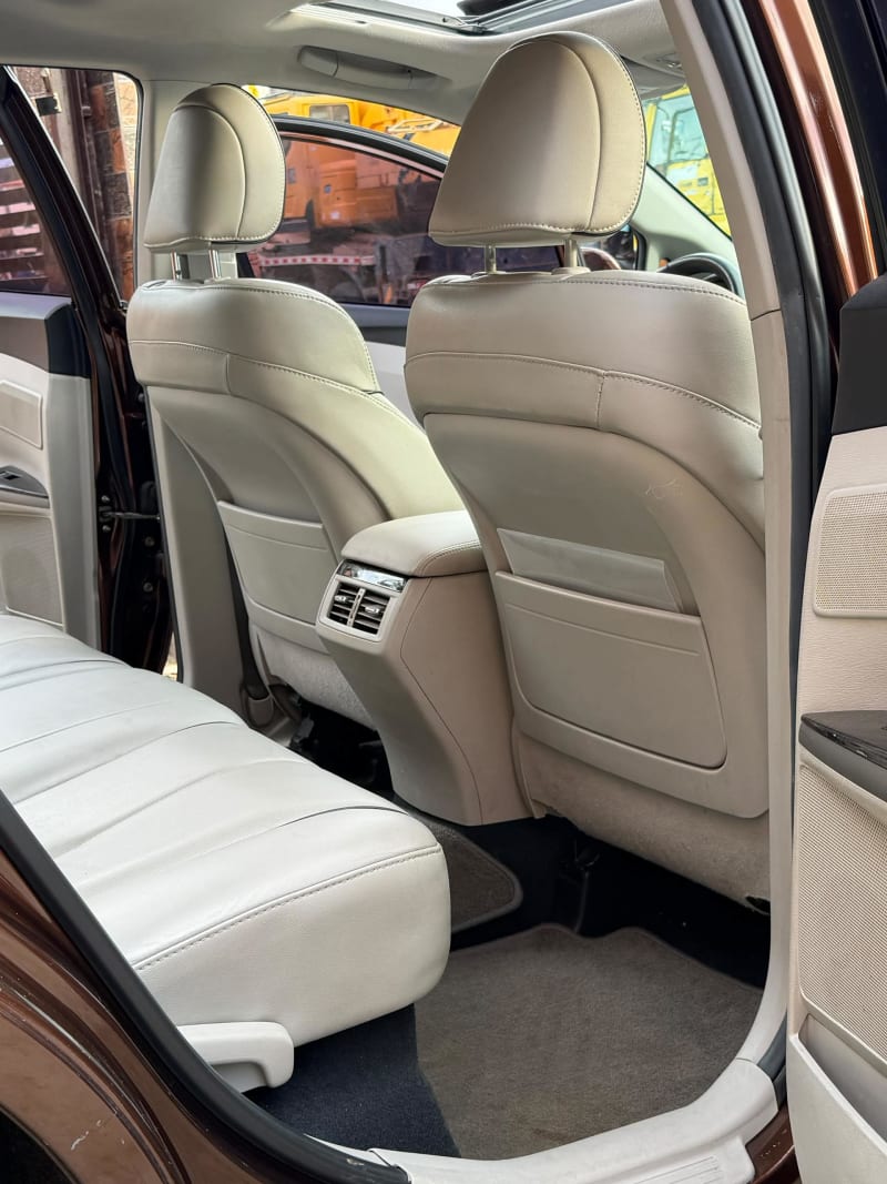TOYOTA VENZA Limited Ojo