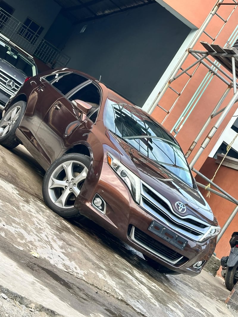 TOYOTA VENZA Limited Ojo