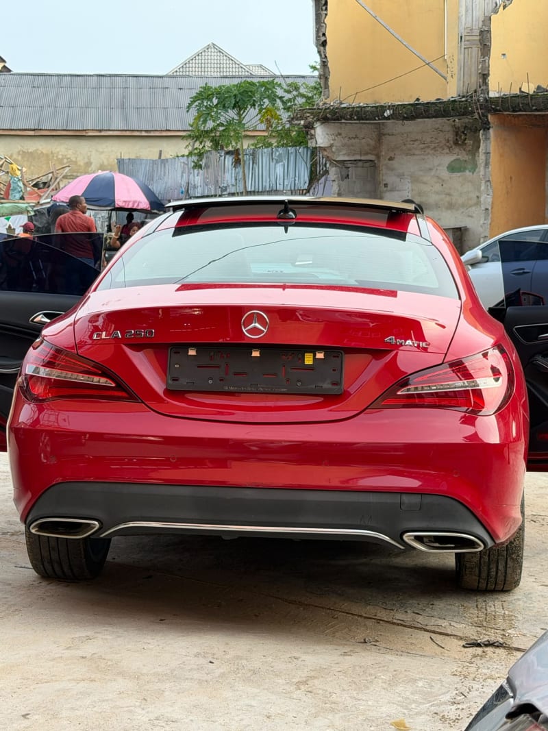 MERCEDES-BENZ CLA 250 AMG Exclusive 4MATIC 7G-DCT MY16 Ojo