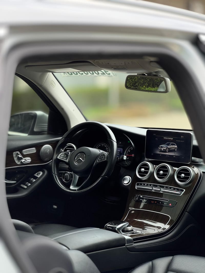 MERCEDES-BENZ GLC 300 4MATIC 9G-Tronic Lagos Island
