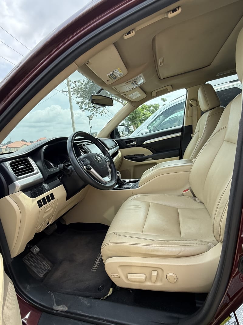 TOYOTA Toyota Highlander XLE Municipal Area Council