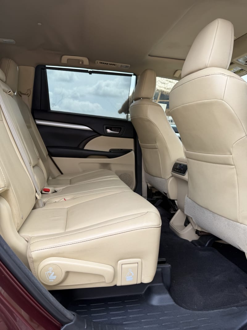 TOYOTA Toyota Highlander XLE Municipal Area Council