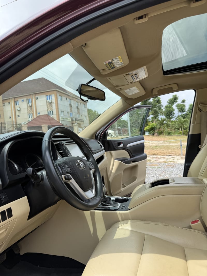 TOYOTA Toyota Highlander XLE Municipal Area Council