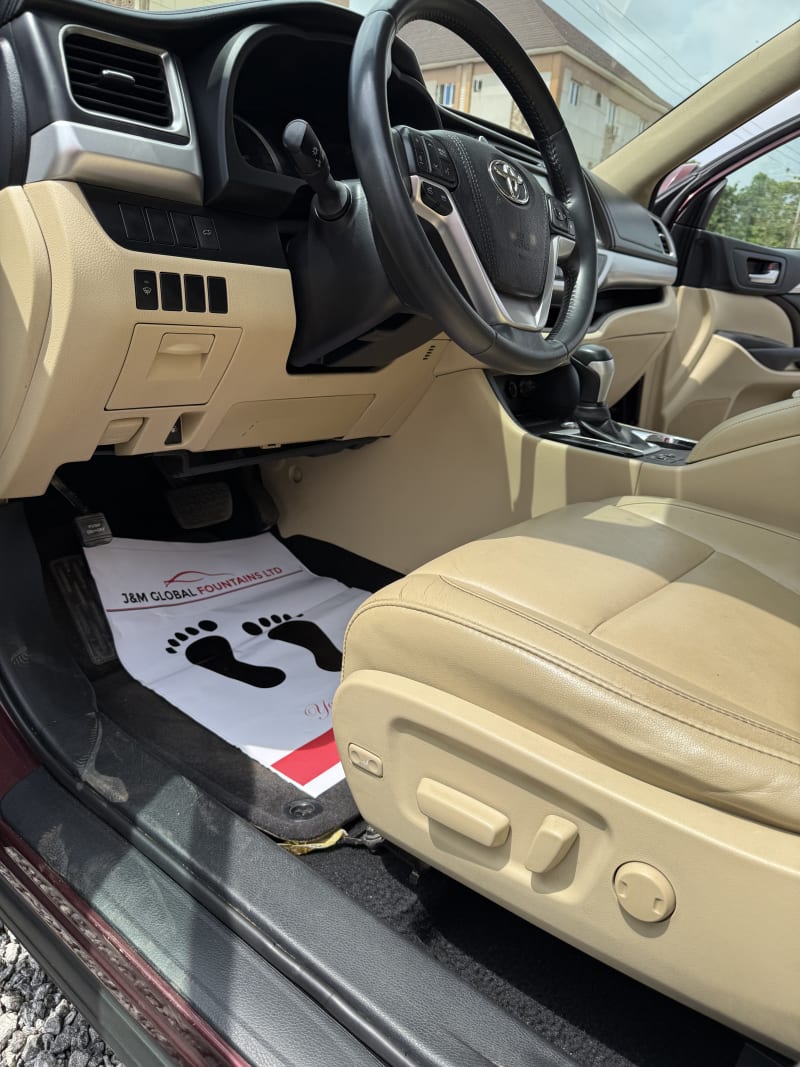 TOYOTA Toyota Highlander XLE Municipal Area Council