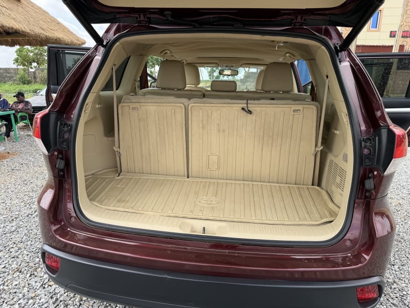 TOYOTA Toyota Highlander XLE Municipal Area Council