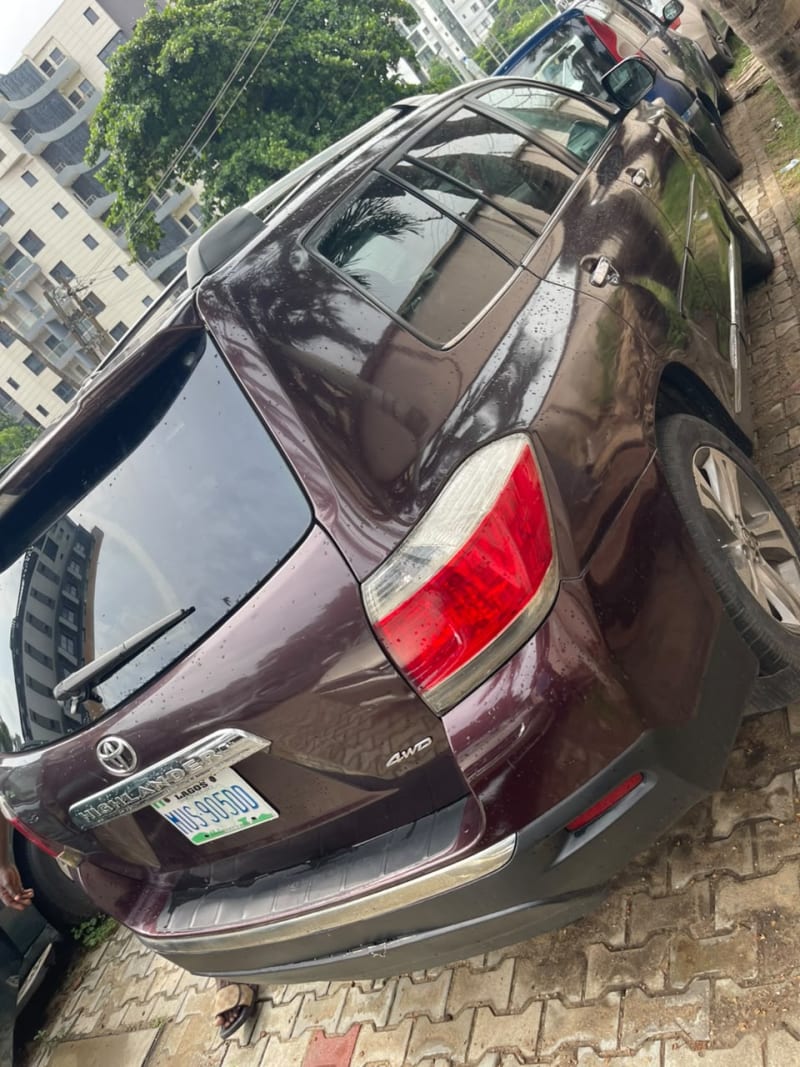 TOYOTA Toyota Highlander LE Eti Osa